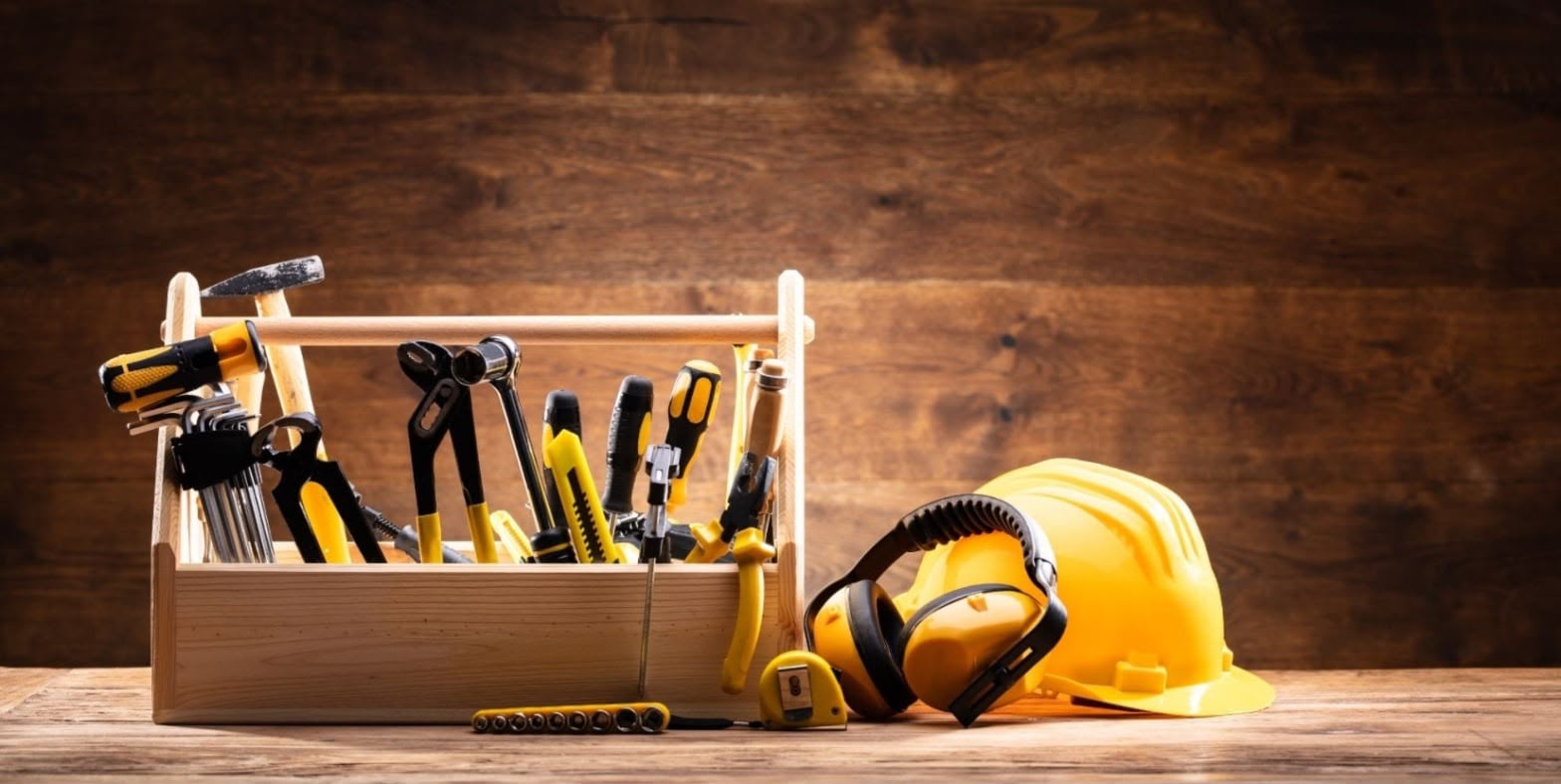 Boite à outils, tous travaux de plomberie et rénovation.